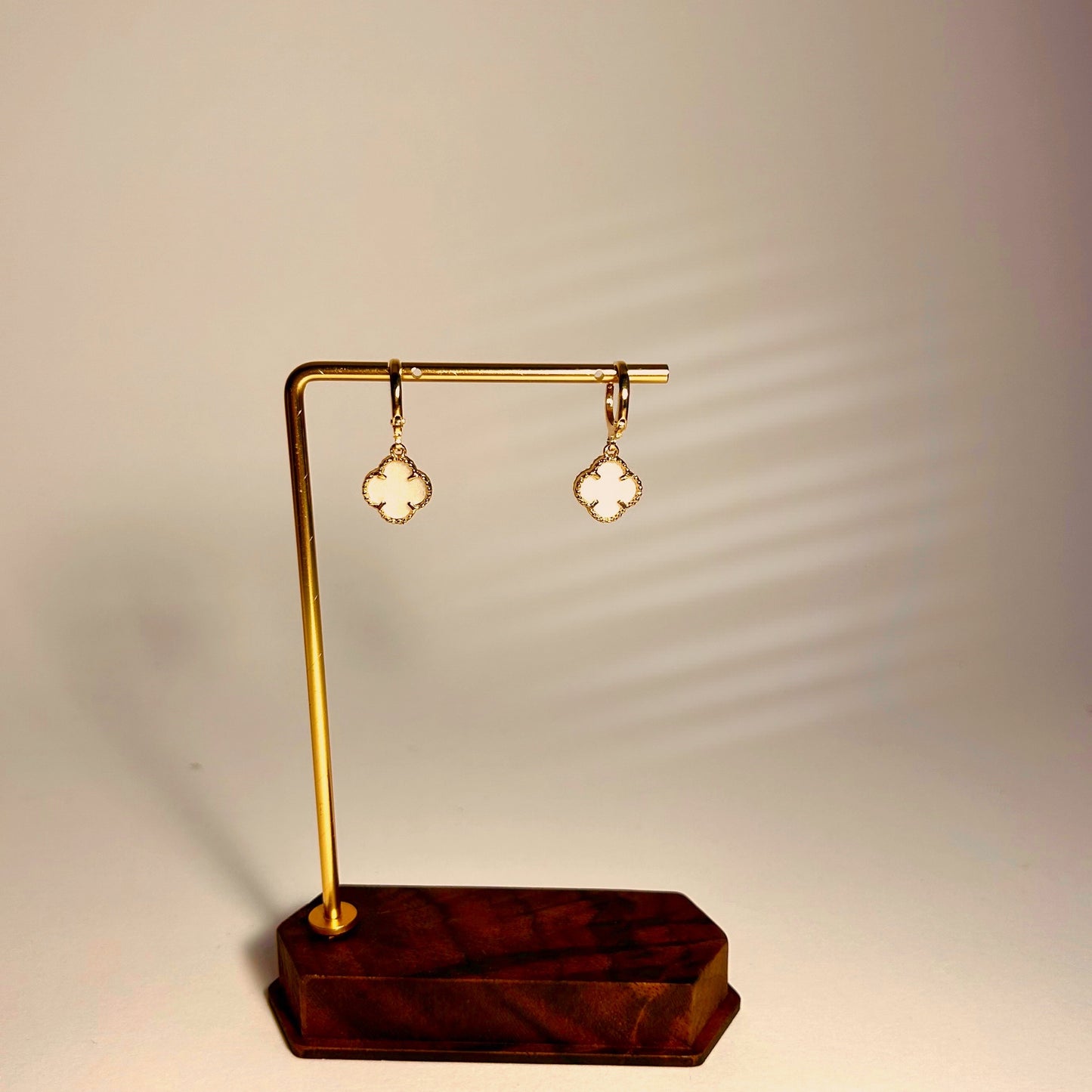 Brincos Minimalist White