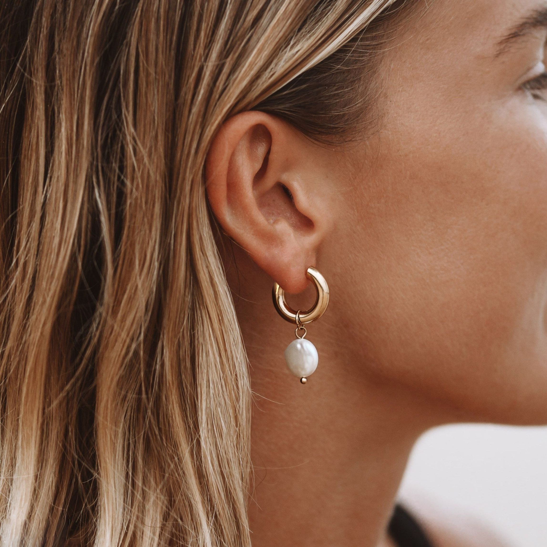 Athena Chunky Pearl Hoops