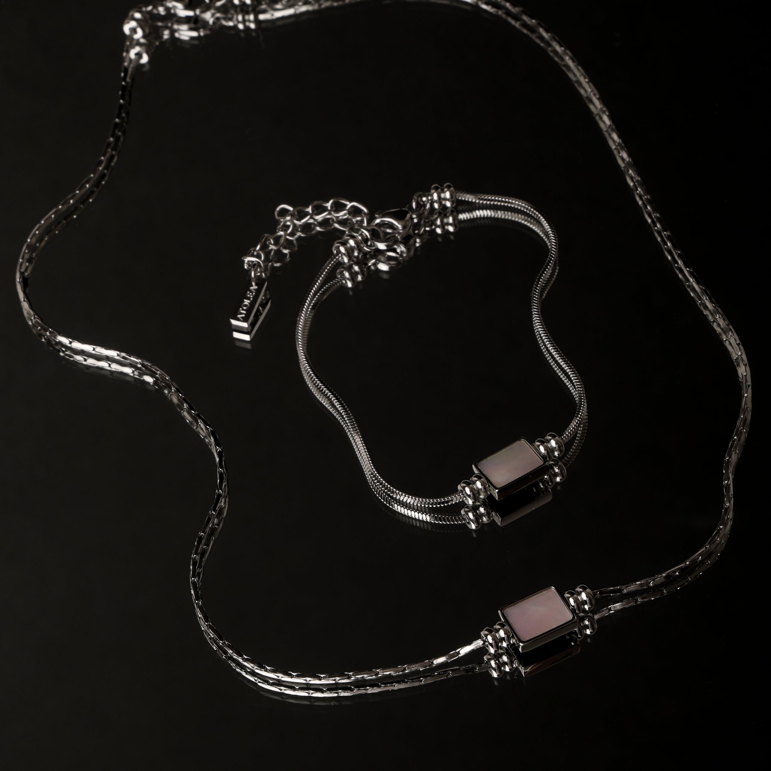 Athena Lune Necklace