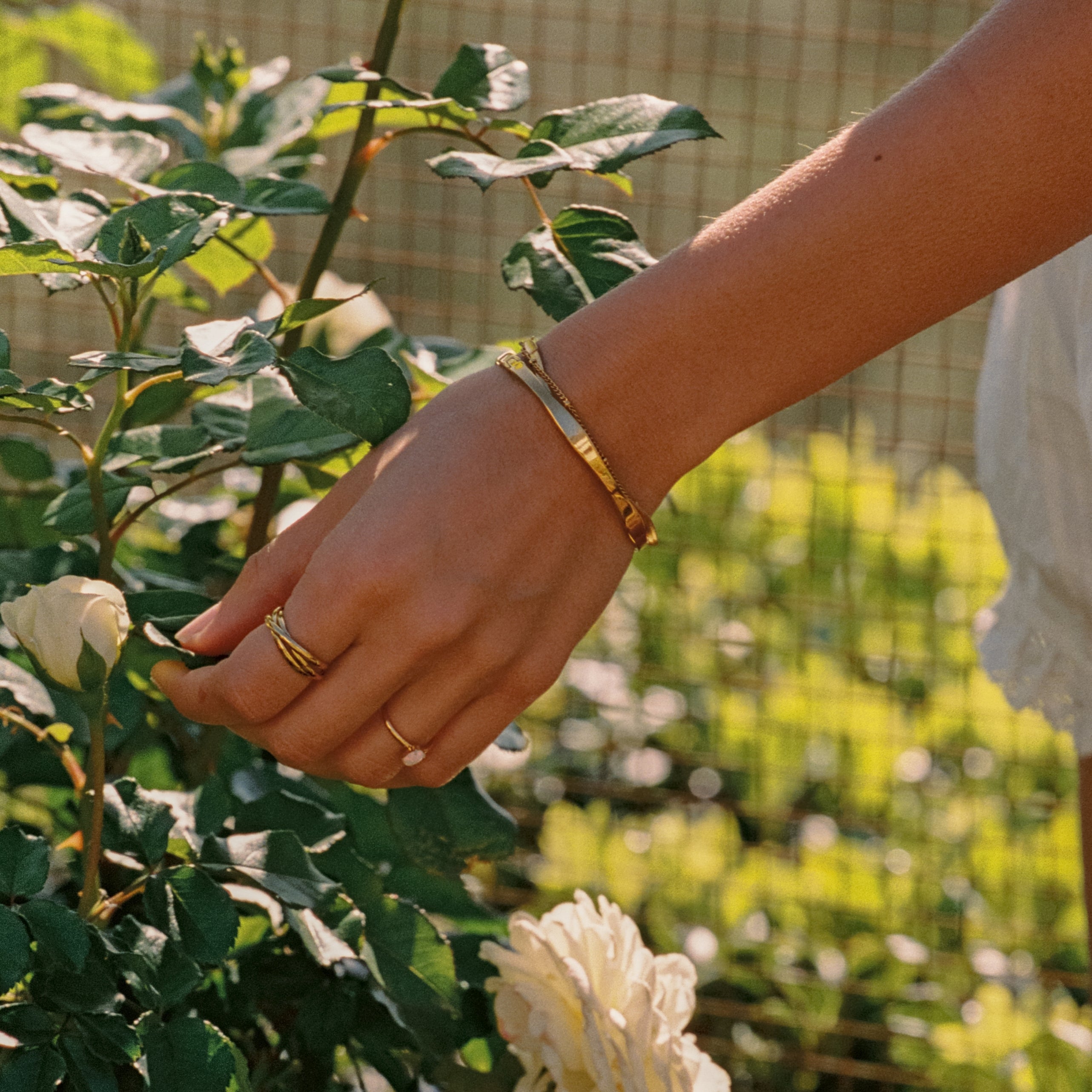 Athena Wavy Bangle