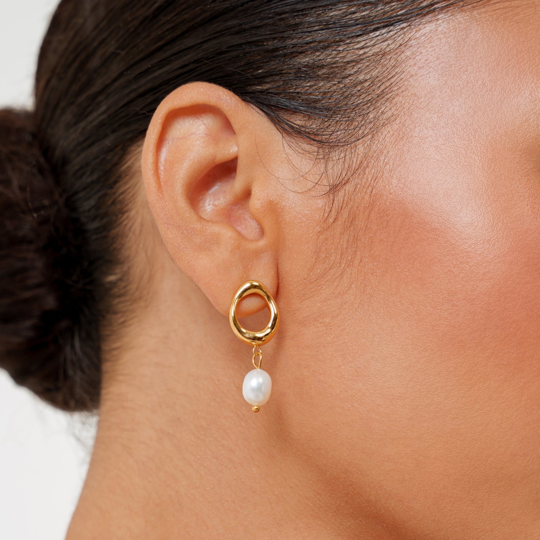 Athena Isola Hoops
