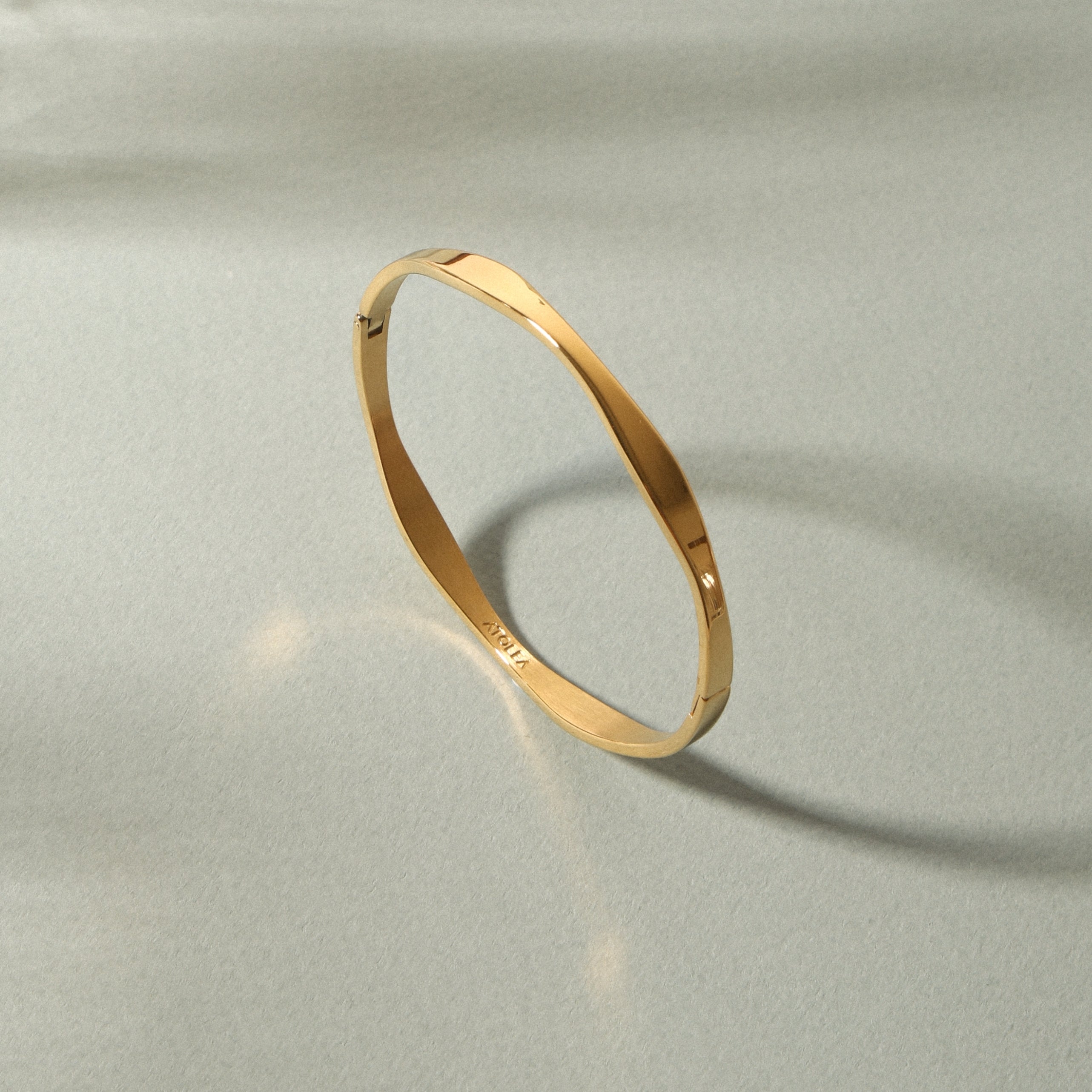 Athena Wavy Bangle