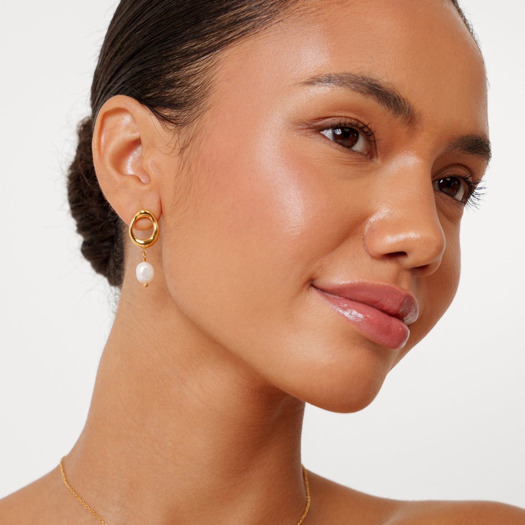 Athena Isola Hoops