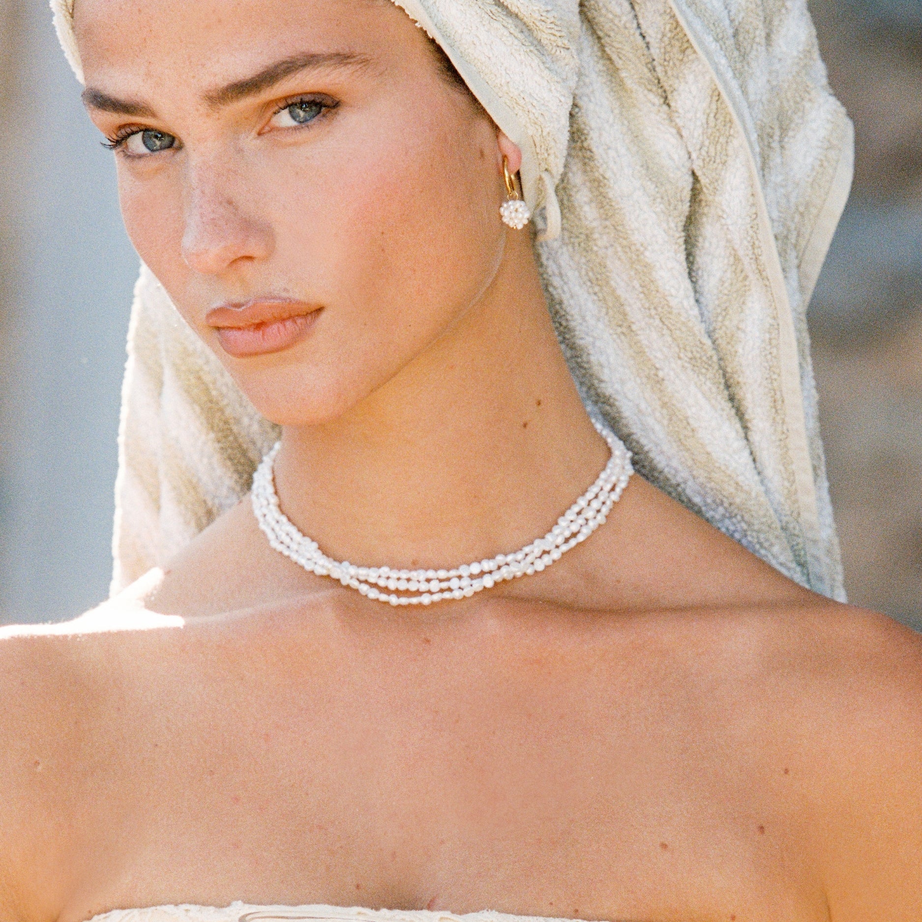 Athena Tiny Pearls Hoops