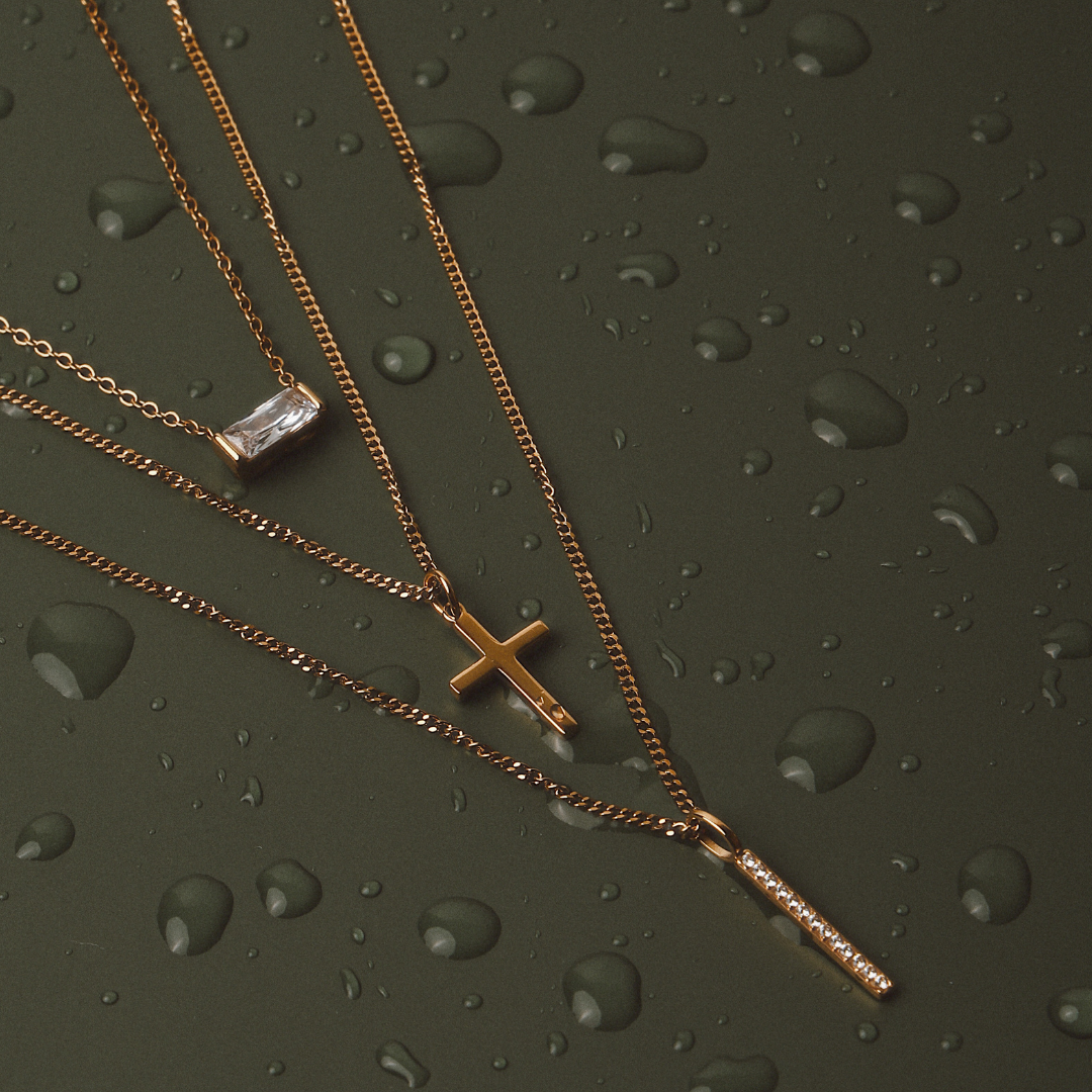 Athena Sparkling Bar Necklace